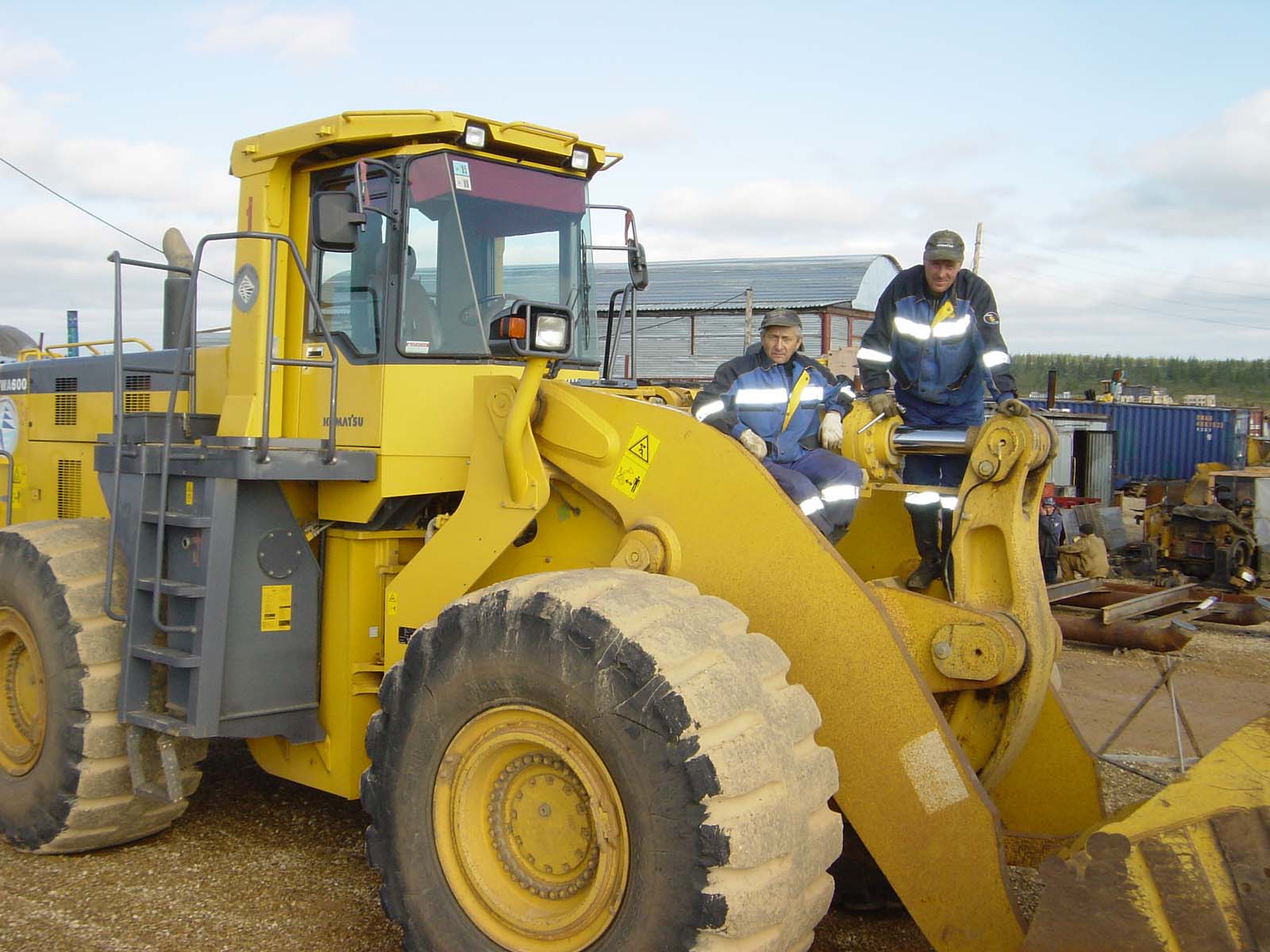  Komatsu WA600   