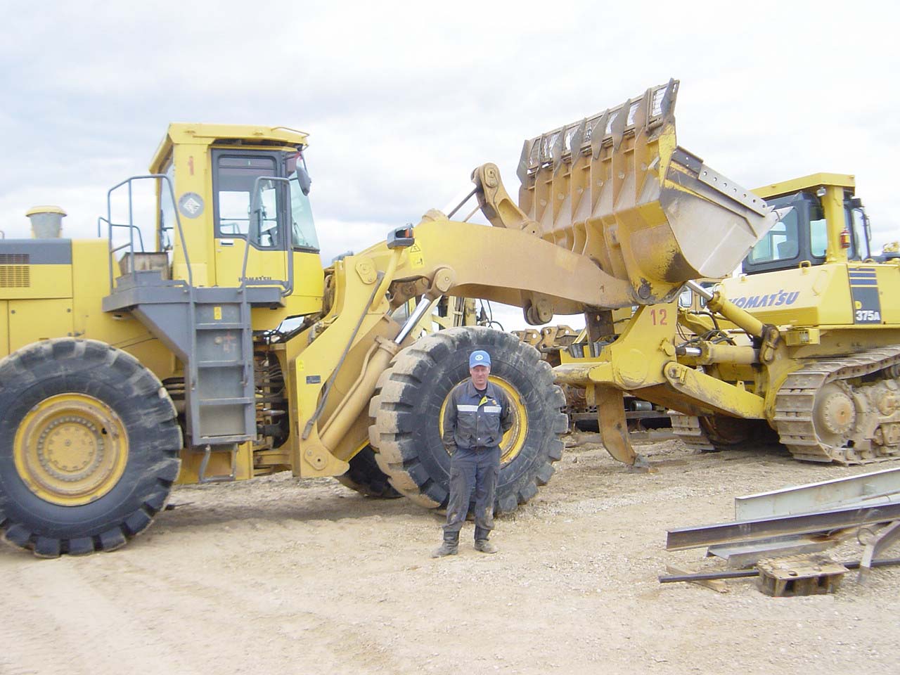   Komatsu WA600